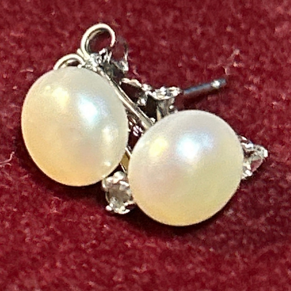 Helzberg Diamond White Pearl and 14 k white gold Stud Earrings - Picture 2 of 7